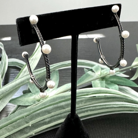 Pearl & Black Zirconia - Picture 1 of 2